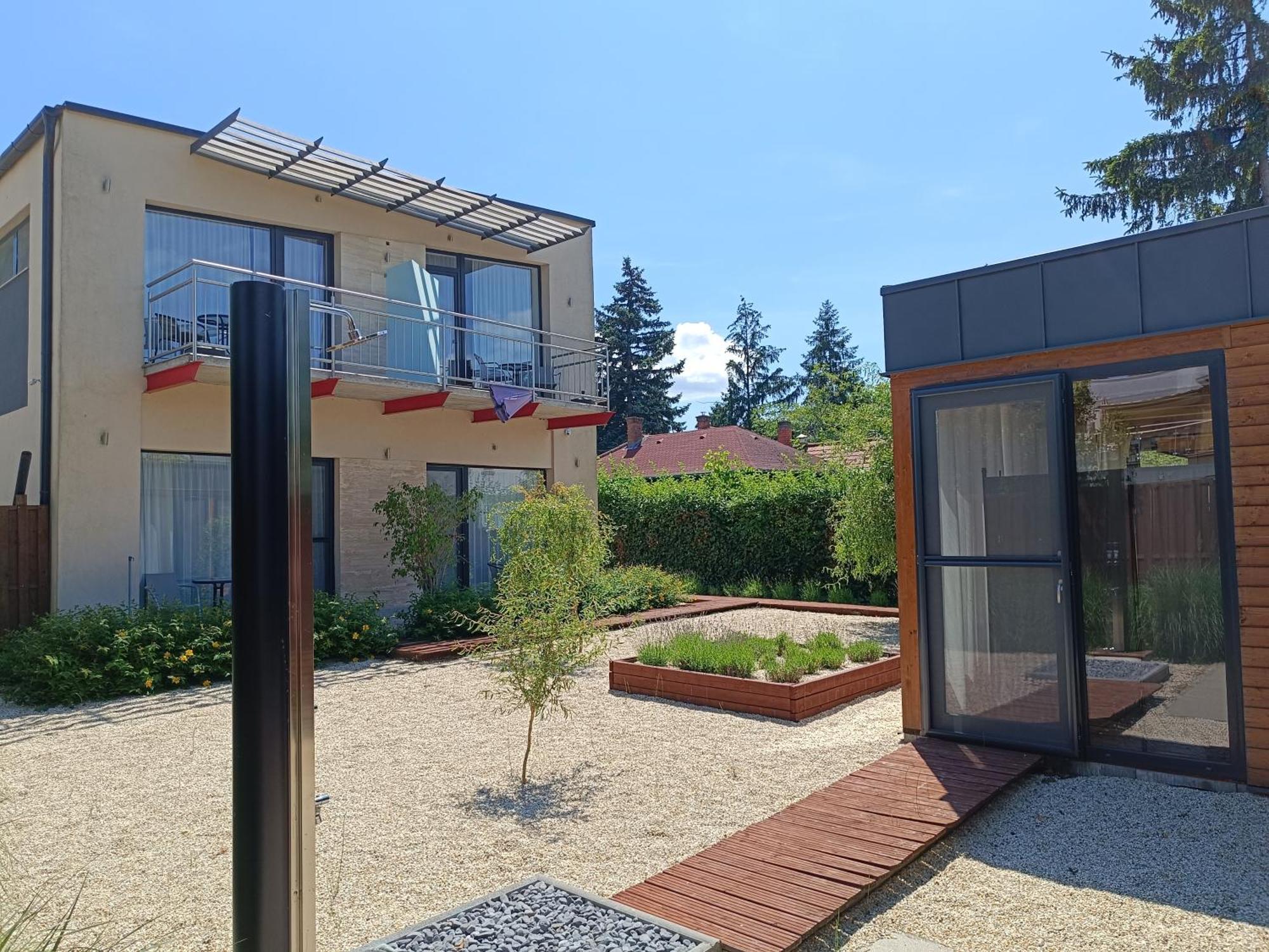 Ujhely Apartmanhaz Siofok Exterior photo